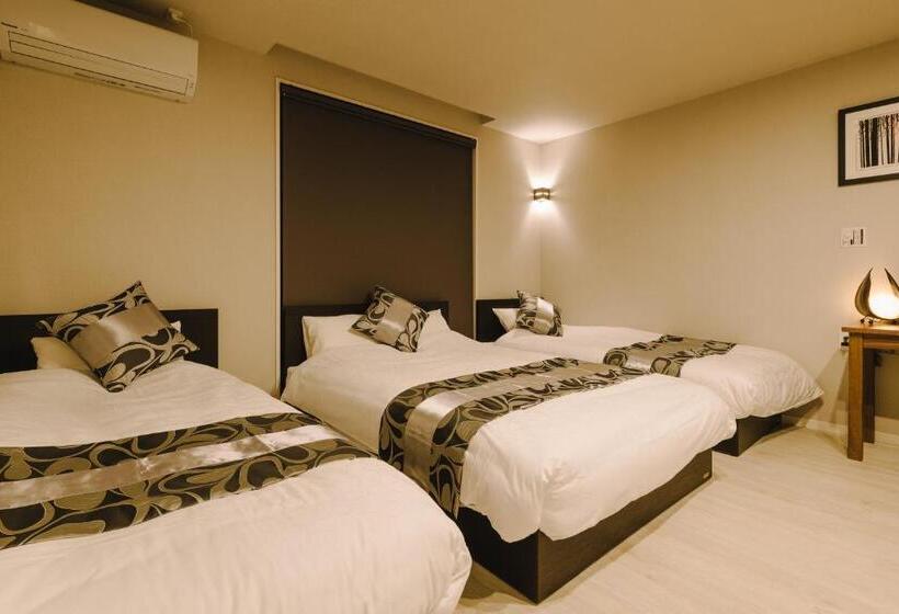 Grand Base Karatsu Ekiminami