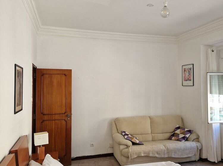 پانسیون Zuni Guest House