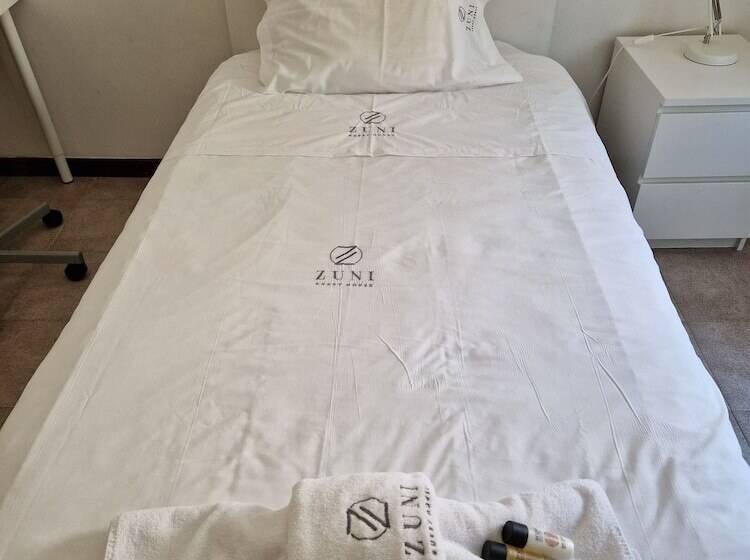 پانسیون Zuni Guest House