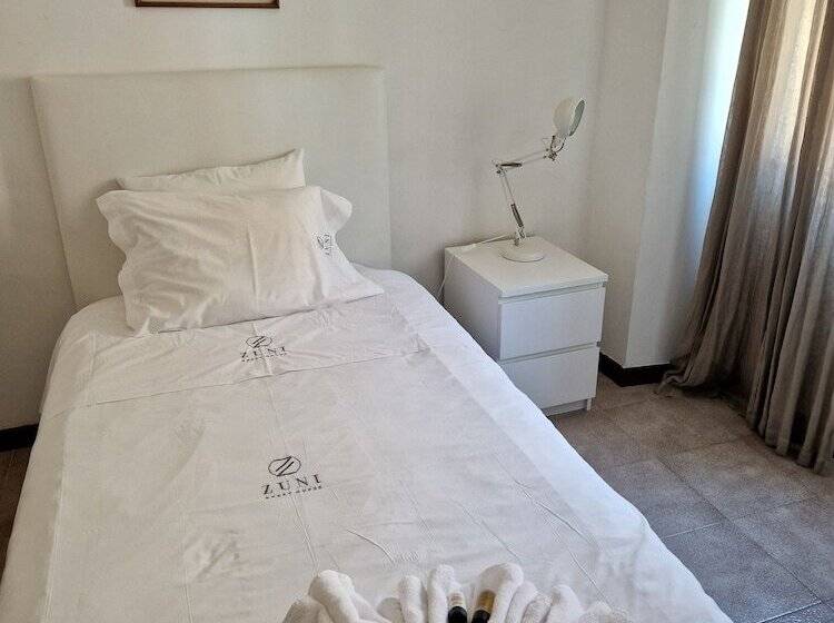 پانسیون Zuni Guest House