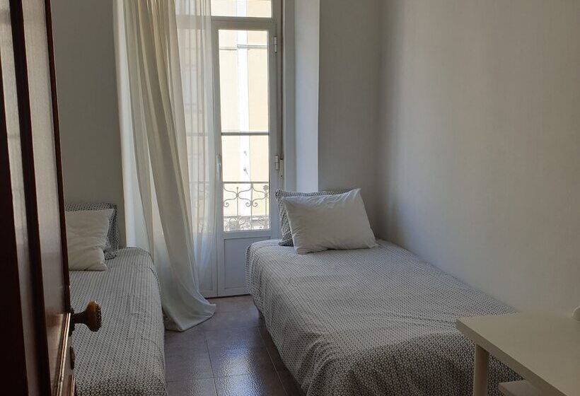 پانسیون Zuni Guest House