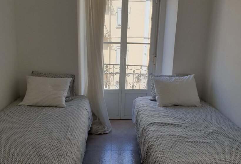 پانسیون Zuni Guest House