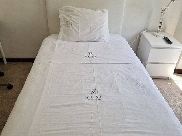 پانسیون Zuni Guest House