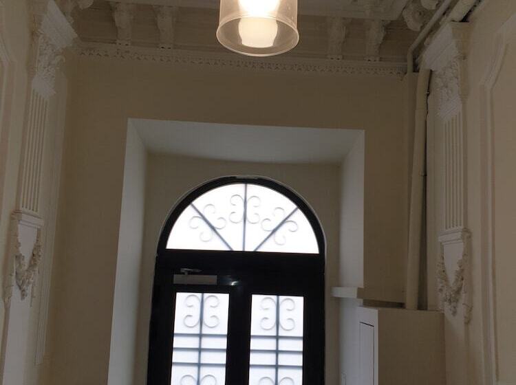 پانسیون Zuni Guest House