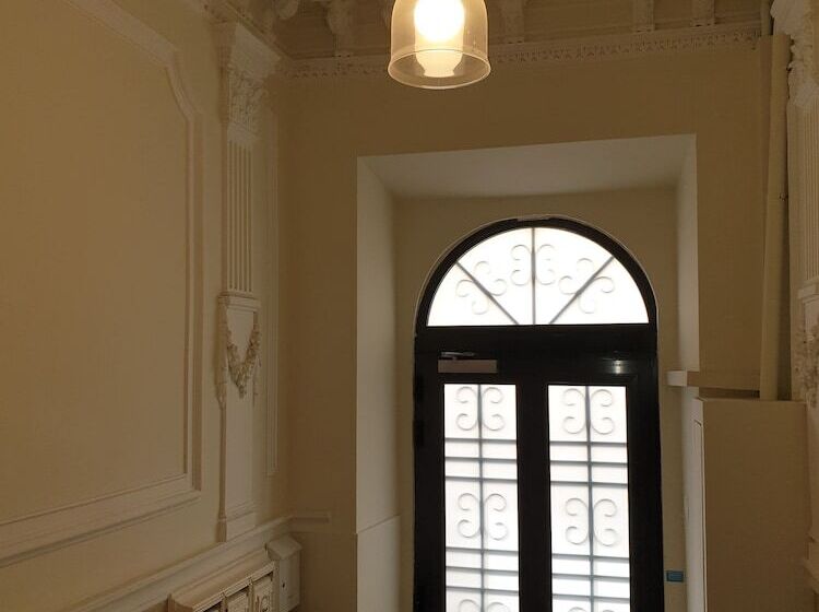 پانسیون Zuni Guest House