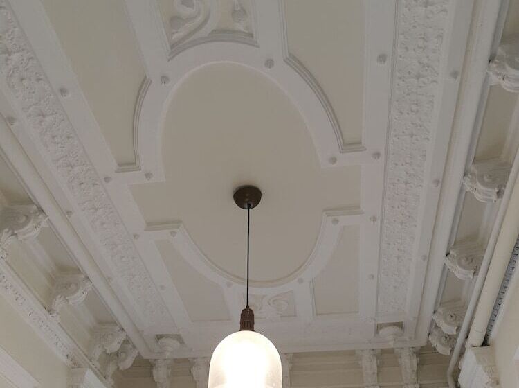 پانسیون Zuni Guest House