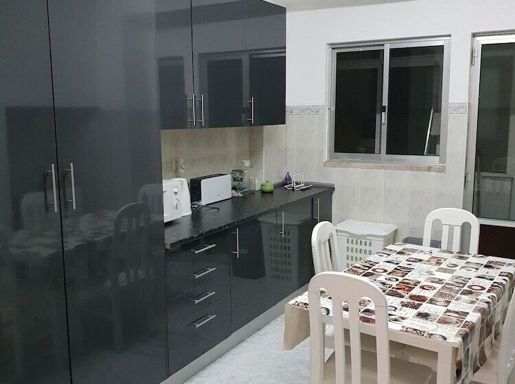 پانسیون Zuni Guest House