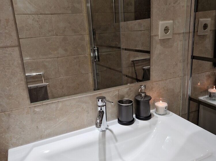 پانسیون Zuni Guest House