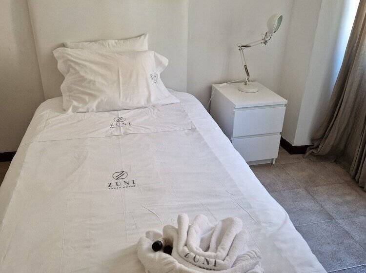 پانسیون Zuni Guest House