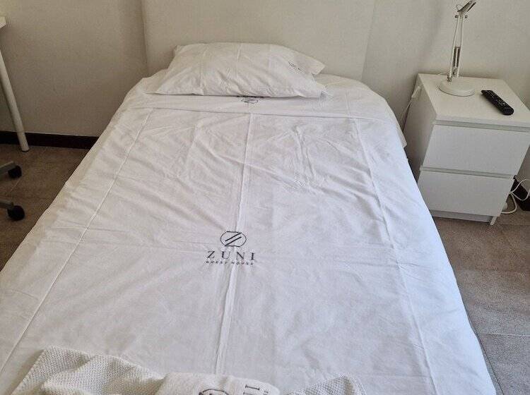 پانسیون Zuni Guest House