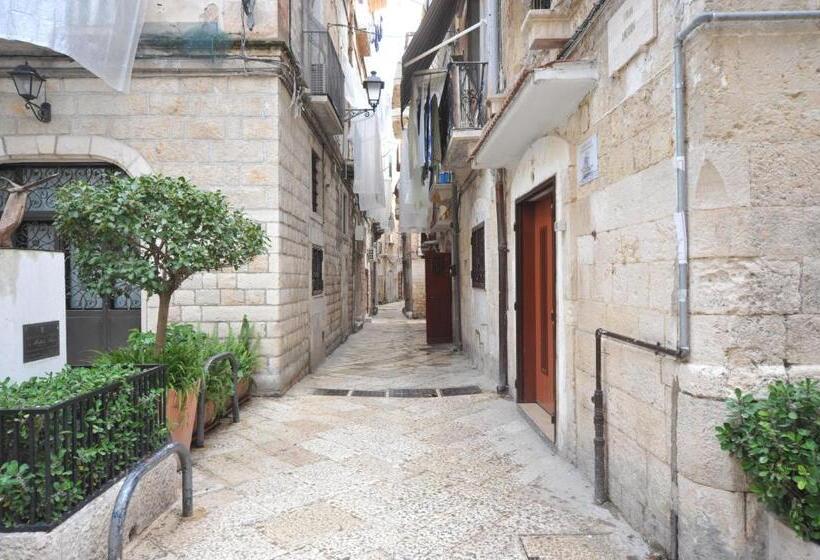 تختخواب و صبحانه Nicole House