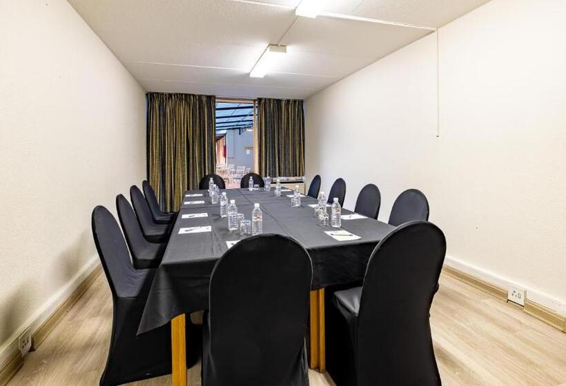 Отель African Sky Newcastle Inn