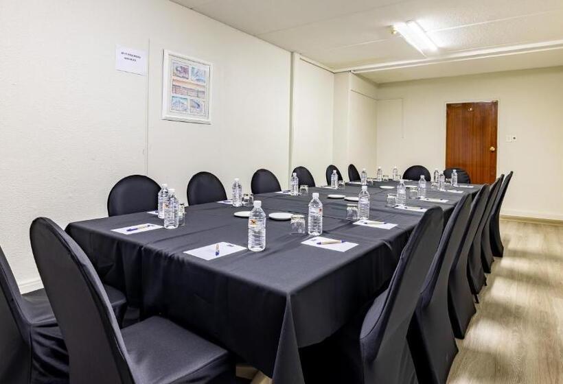 Отель African Sky Newcastle Inn