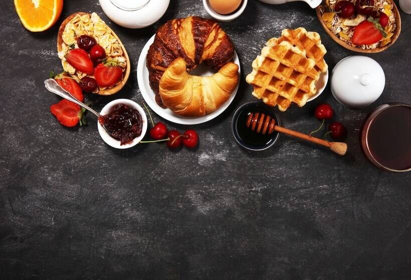 هتل R13  A Townhouse