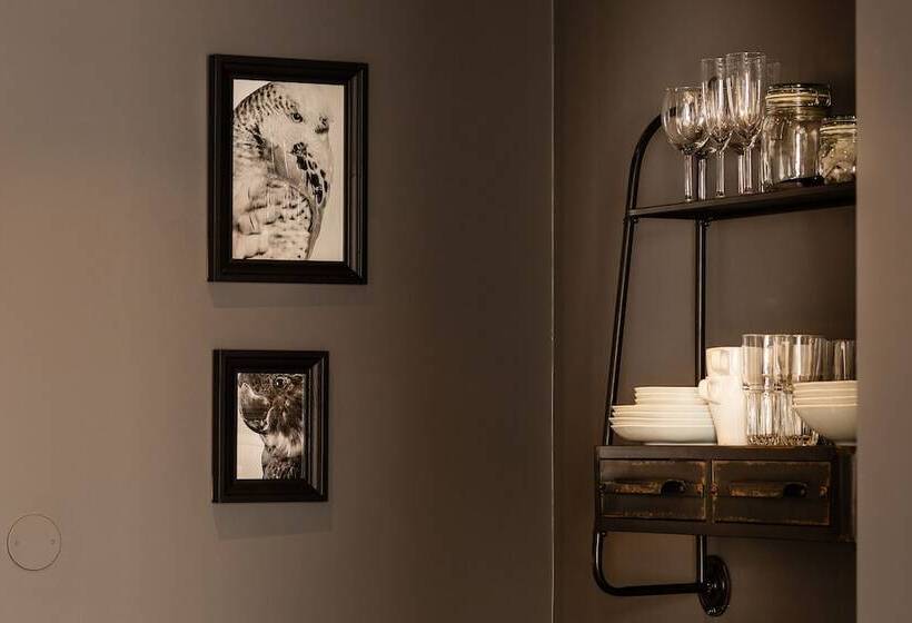 هتل R13  A Townhouse