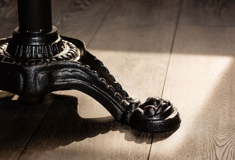 هتل R13  A Townhouse