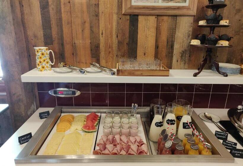 Отель Rokeby Manor