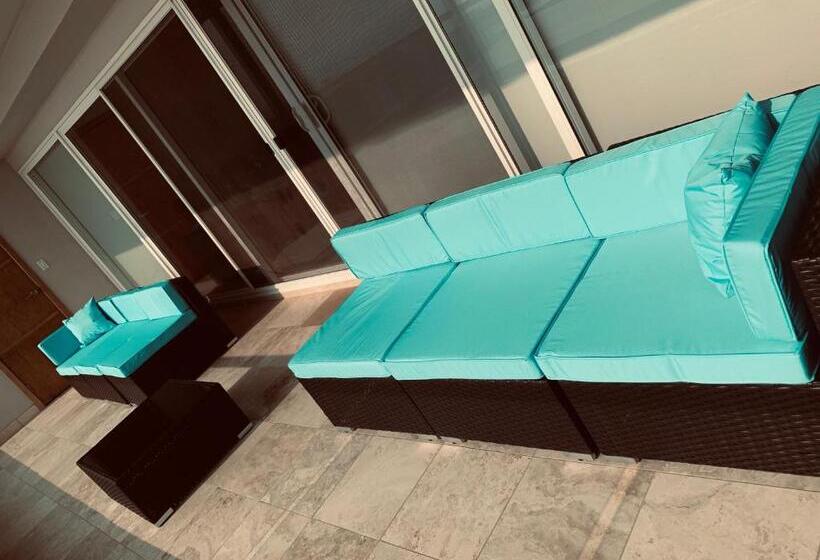 La Jolla Excellence, Exclusive Front Beach!