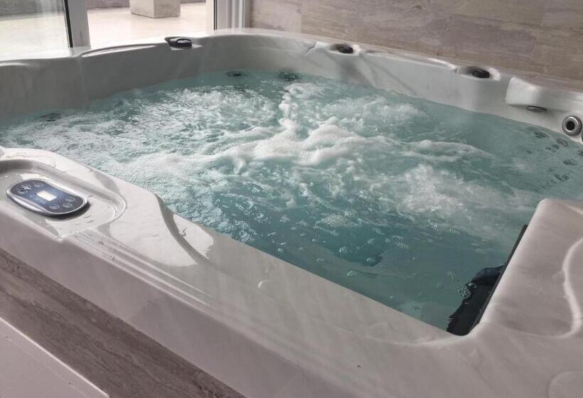 La Jolla Excellence, Exclusive Front Beach!