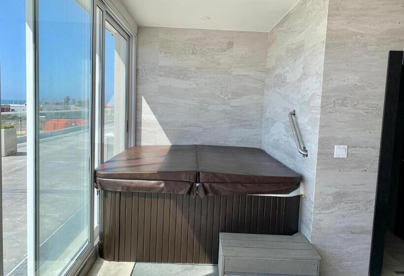 La Jolla Excellence, Exclusive Front Beach!