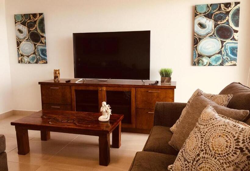 La Jolla Excellence, Exclusive Front Beach!