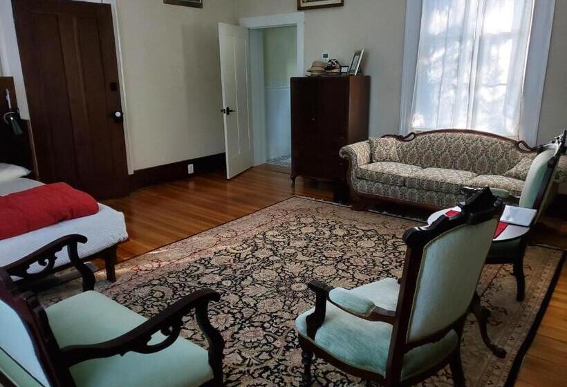 Mountain Home Bed & Breakfast