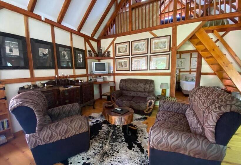 פנסיון Bohemian Garden Cottages