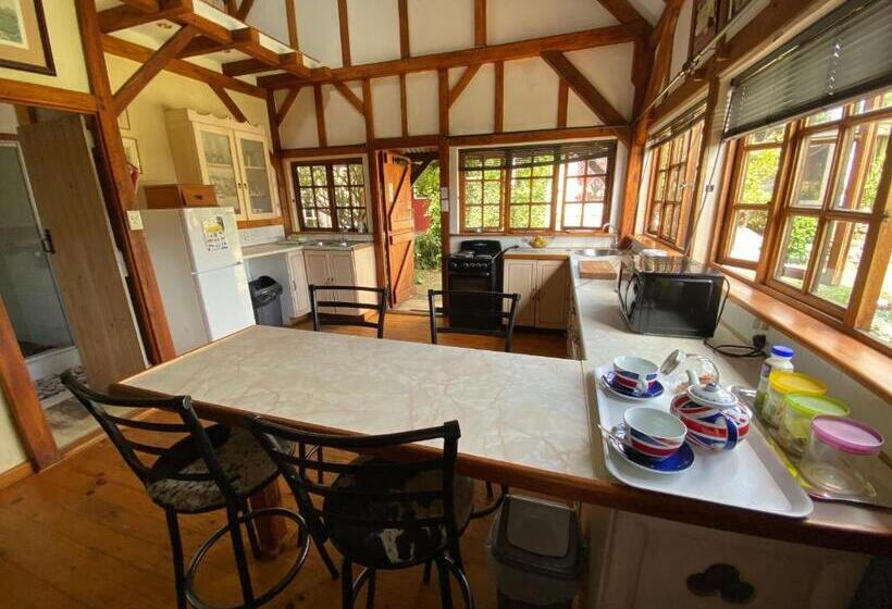 פנסיון Bohemian Garden Cottages