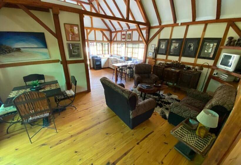 بنسيون Bohemian Garden Cottages