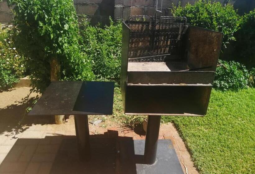 פנסיון Keetmanshoop Self Catering