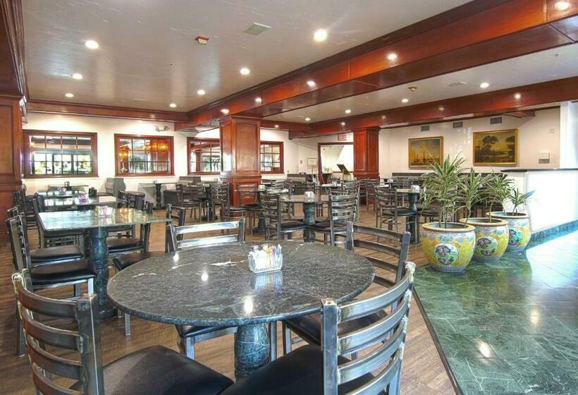 Azure Hotel&suites Ontario Trademark Collection By Wyndham