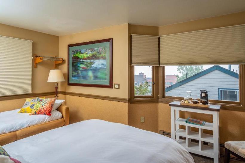 مبيت وإفطار Copper Whale Inn