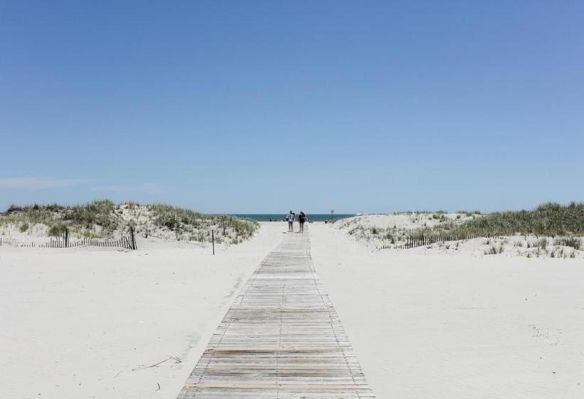 Commander By The Sea Motel