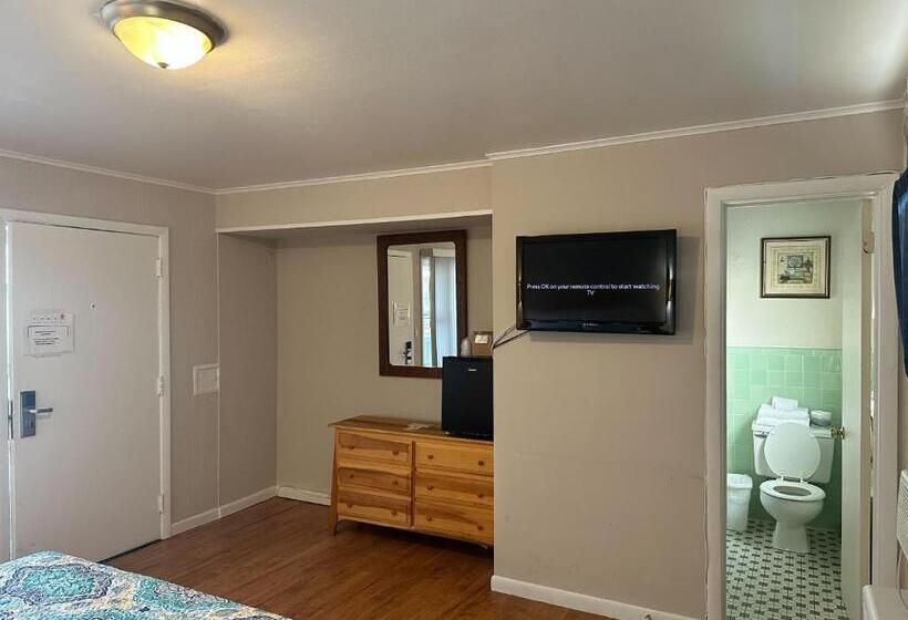 Community Court Motel