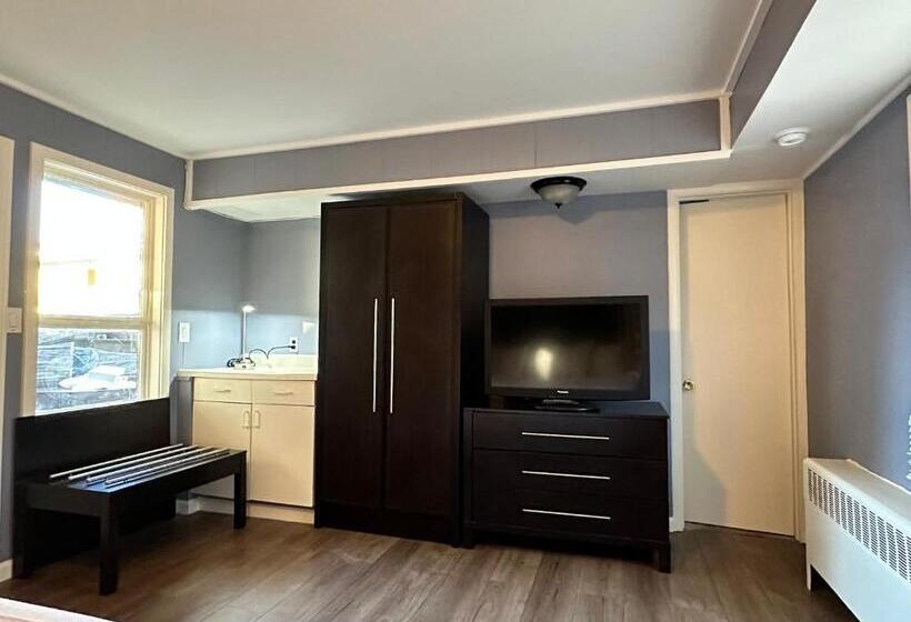 Community Court Motel