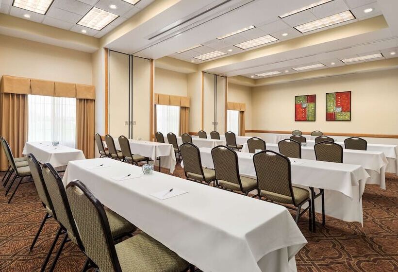 Country Inn & Suites By Radisson, Mankato Hotel And Conference Center, Mn