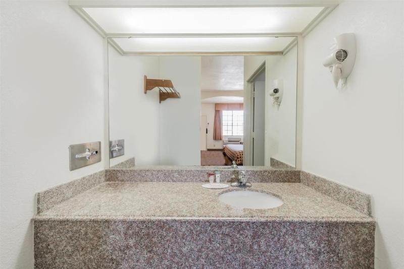 فندق Americas Best Value Inn & Suites Fort Worth South