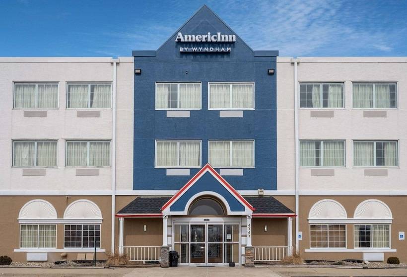 בית מלון כפרי Americinn By Wyndham Cedar Rapids North