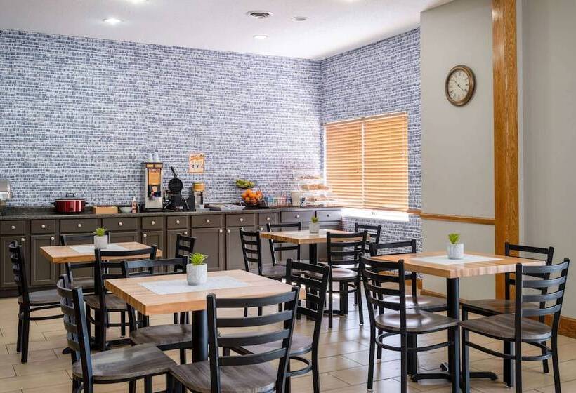 בית מלון כפרי Americinn By Wyndham Cedar Rapids North