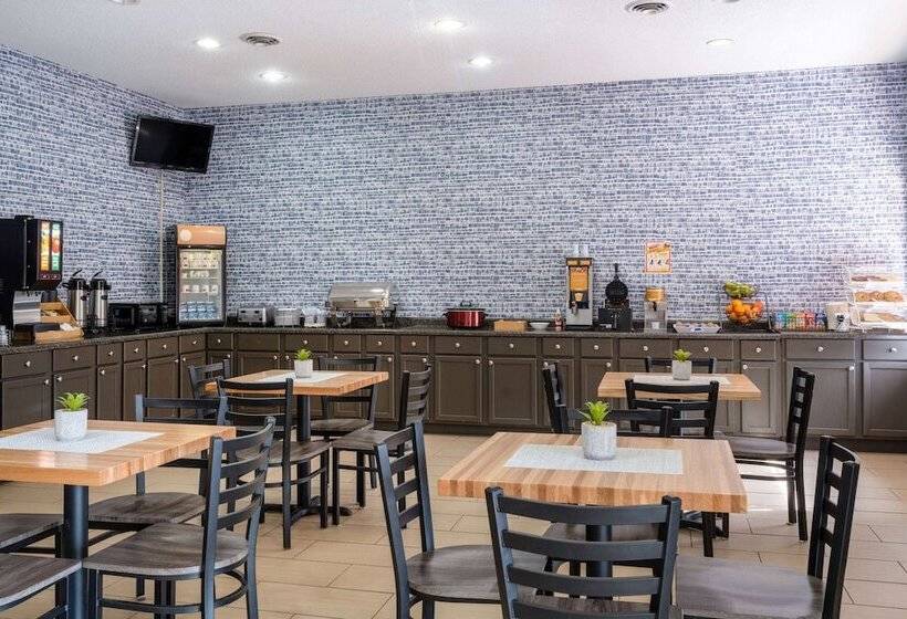 בית מלון כפרי Americinn By Wyndham Cedar Rapids North