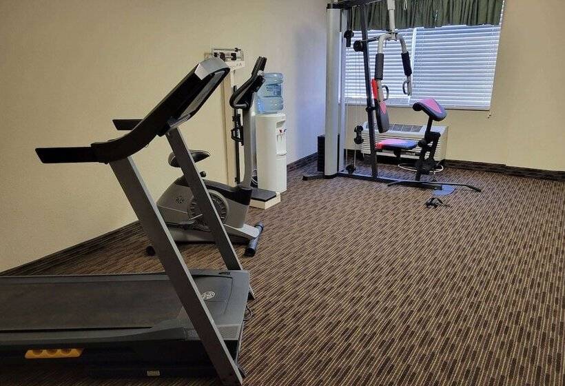 בית מלון כפרי Americinn By Wyndham Cedar Rapids North