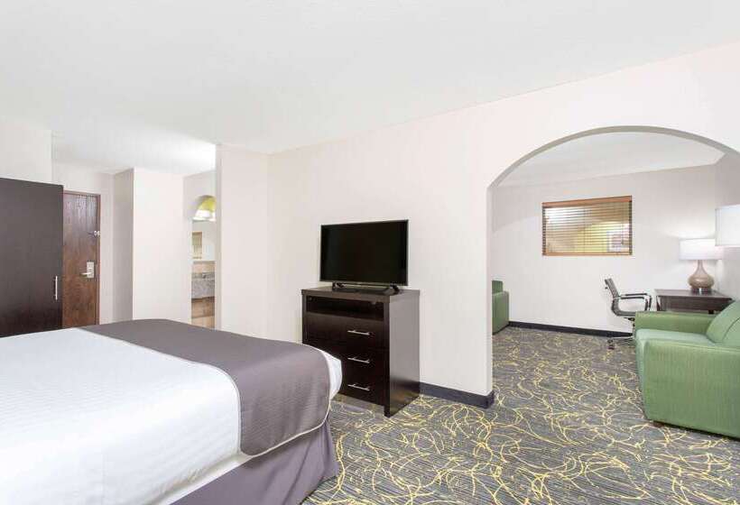 فندق Americinn And Suites By Wyndham Delafield Waukesha Milwaukee