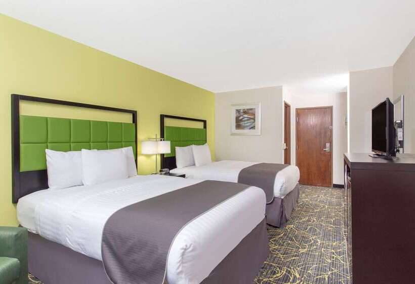 فندق Americinn And Suites By Wyndham Delafield Waukesha Milwaukee
