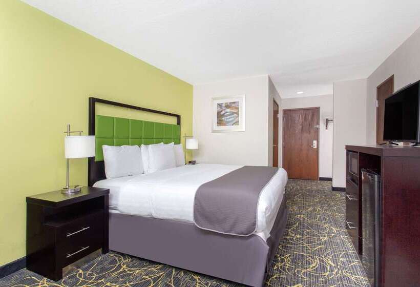 فندق Americinn And Suites By Wyndham Delafield Waukesha Milwaukee
