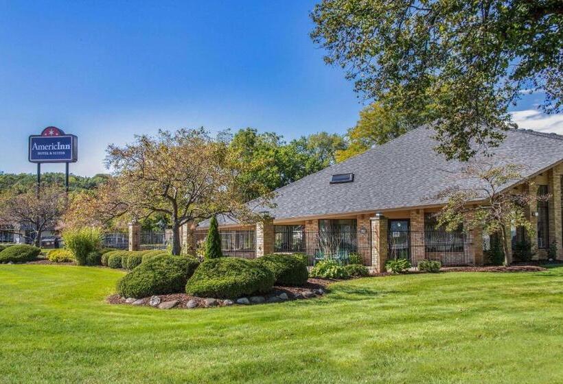 فندق Americinn And Suites By Wyndham Delafield Waukesha Milwaukee