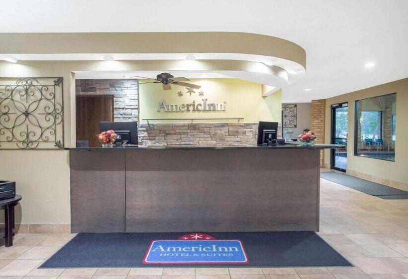 فندق Americinn And Suites By Wyndham Delafield Waukesha Milwaukee