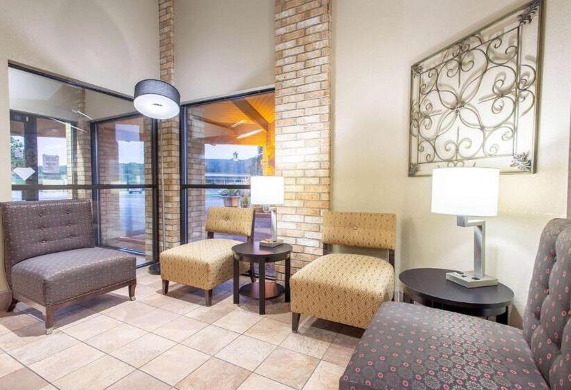 فندق Americinn And Suites By Wyndham Delafield Waukesha Milwaukee