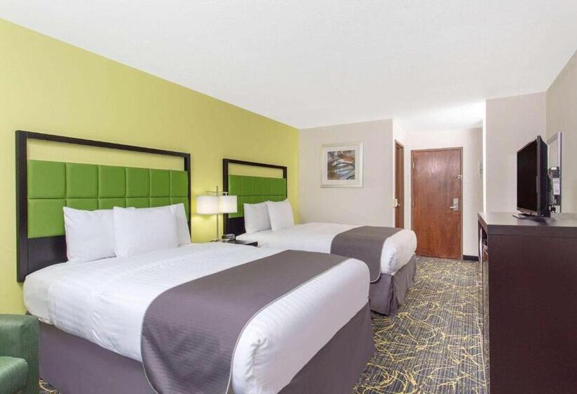 فندق Americinn And Suites By Wyndham Delafield Waukesha Milwaukee