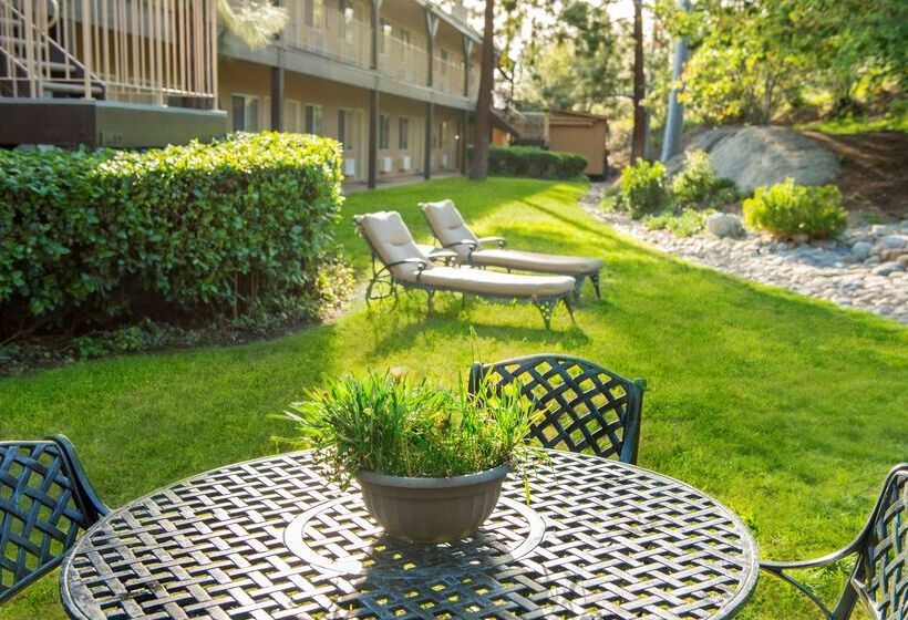 Отель Ayres Lodge Alpine