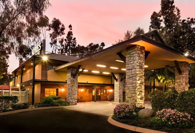 Отель Ayres Lodge Alpine